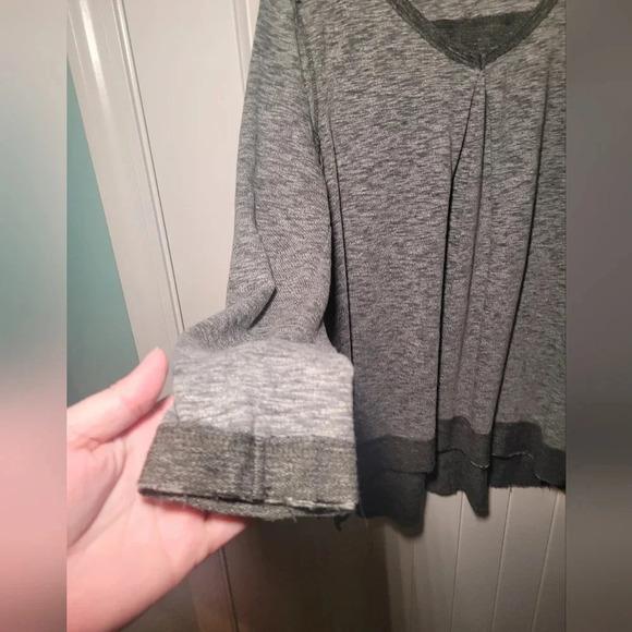 Umgee long sleeve high low top size small - Picture 2 of 6